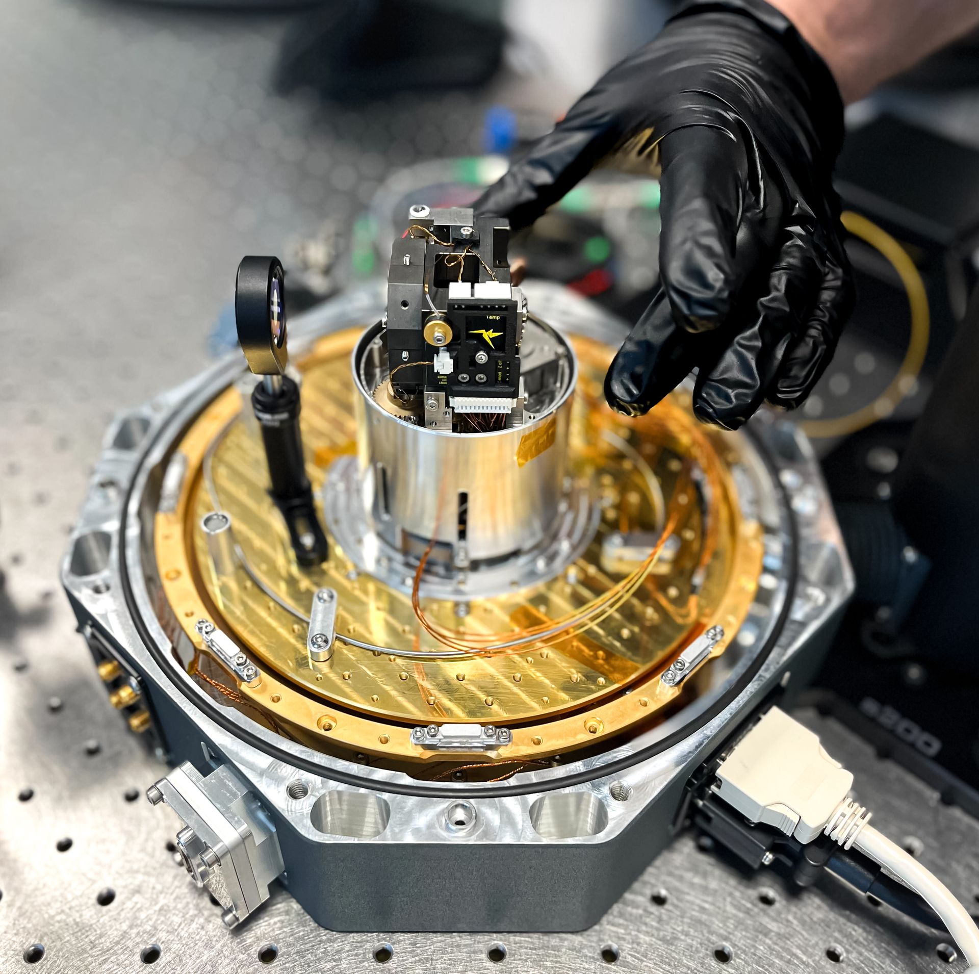 Cryogenic Integration of the Qlibri Microcavity Platform